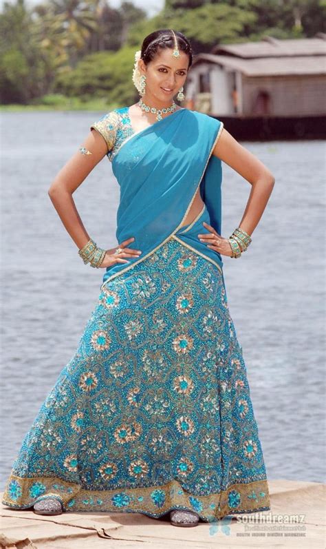 actress in half saree