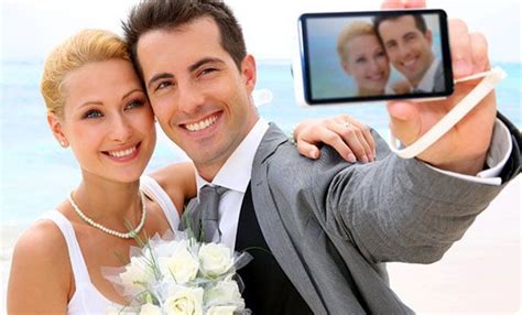 Wedding Selfie Ideas To Make Some Fun On Selfie Booths