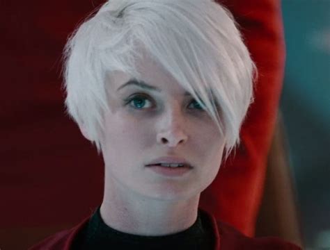 white haired bridge girl from star trek into darkness faces and hair cute hairstyles for