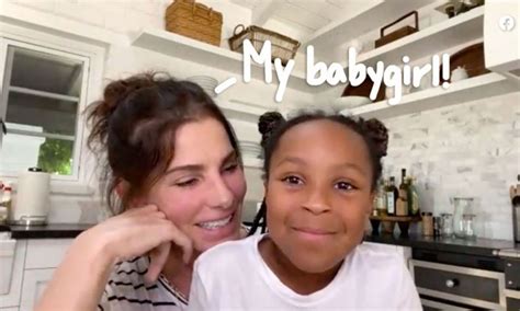 watch sandra bullock s daughter laila make a rare appearance to thank a