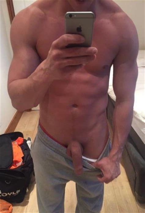 naked muscled guy stolen selfies spycamfromguys hidden cams spying on men