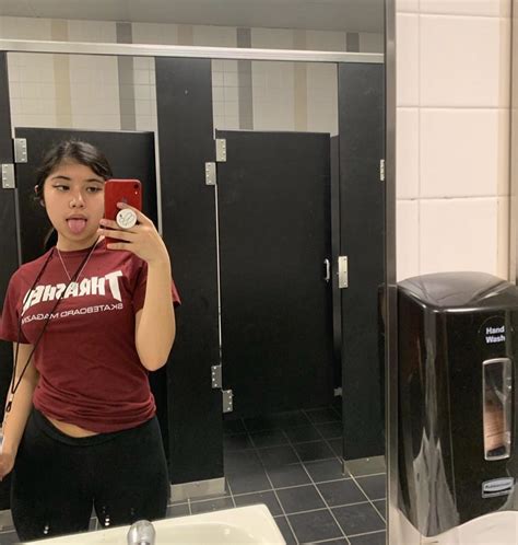 Always With The School Bathroom Selfies 👅 R Selfie