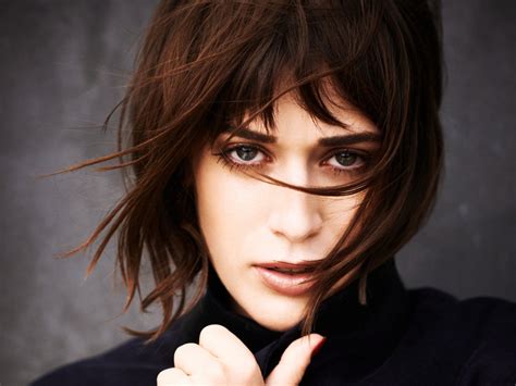 lizzy caplan wallpapers high quality download free