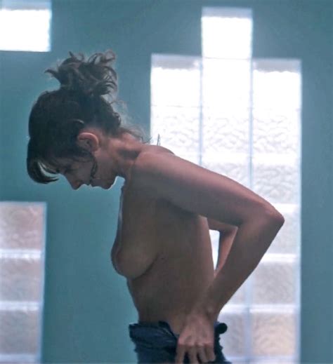 alison brie nude boobs and butt in glow series free video