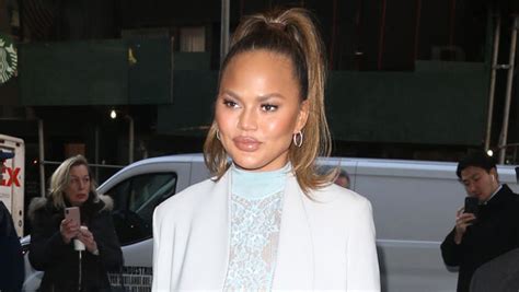 chrissy teigen reacts to writer who says she s ‘horrified
