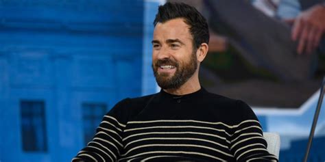 justin theroux says he d love to join the sex and the city reboot