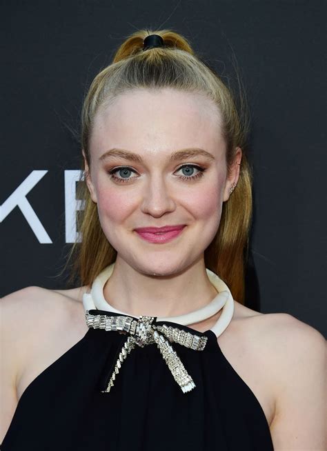 red carpet dresses dakota fanning teen spirit special screening