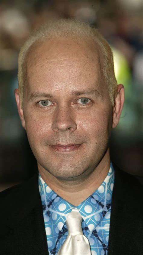 Friends Star Gunther Returns To The Central Perk Set Refuses To Sit On