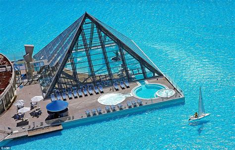 the world s largest swimming pool holds 66 million gallons