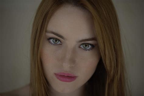 free download hd wallpaper women model face portrait green eyes