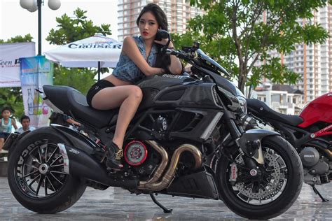 Girls On Motorcycles Pics And Comments Page 957 Triumph Forum