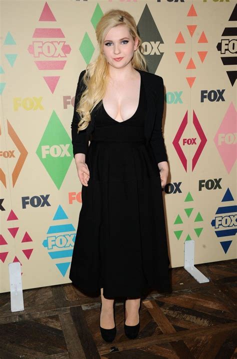 Abigail Breslin Cleavage 72 Photos Thefappening