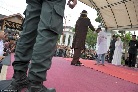 Indonesians Lashed For Breaking Sharia Law Daily Mail Online