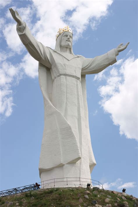 famous statues  jesus   world spiritual ray