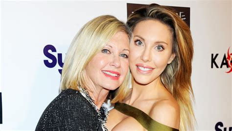 Olivia Newton Johns Daughter Chloe Lattanzi Mourns Mom With Sweet Photos After Tragic Death