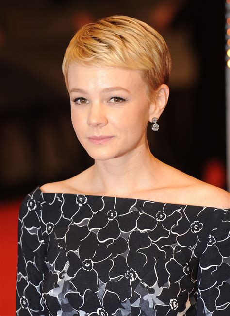 40 Of Carey Mulligan S Most Adorable Hair And Makeup Looks Huffpost