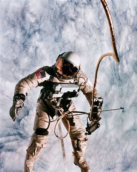 amazing photos of u s spacewalks throughout the years astronomía espacios y infinito