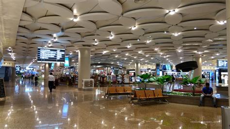 demonetization  mumbai airport