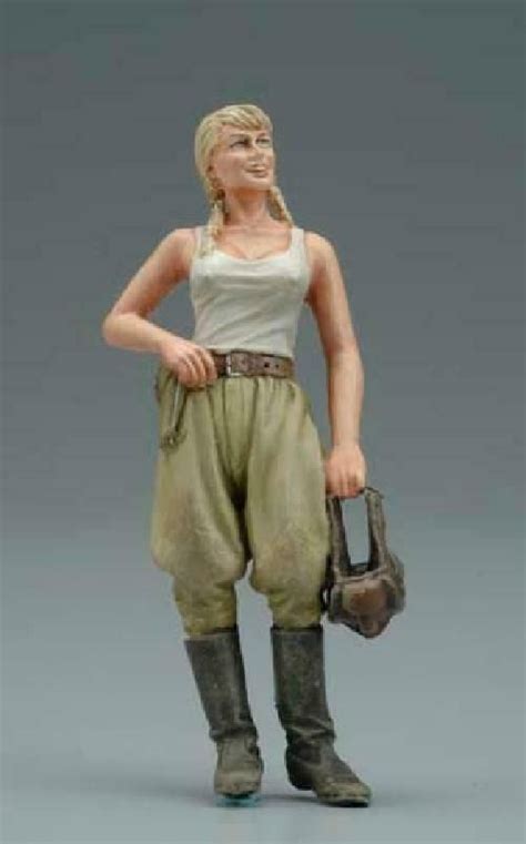 1 35 Resin Model Kit Girl Figure Wwii German Female Unassembled
