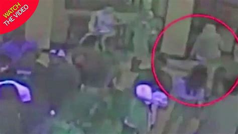 woman chokes bouncer into unconsciousness for slapping her bottom