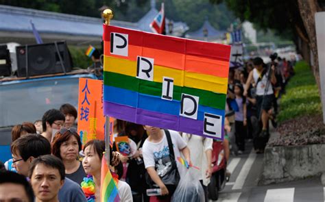 taiwan pride draws thousands ahead of same sex marriage referendum