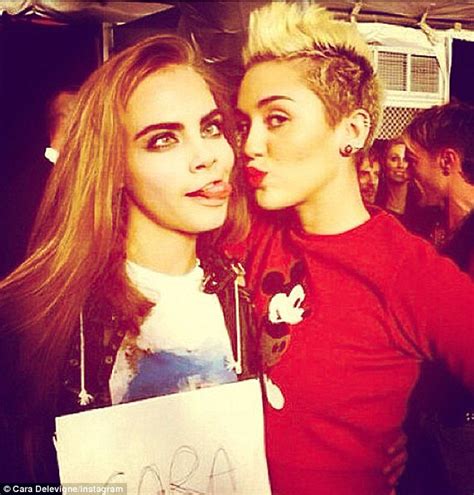 miley cyrus touches tongues with supermodel cara