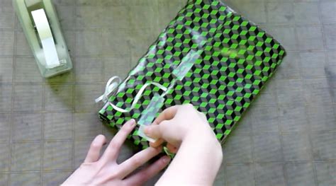 accessible gift wrapping hack gift wrapping wraps hacks