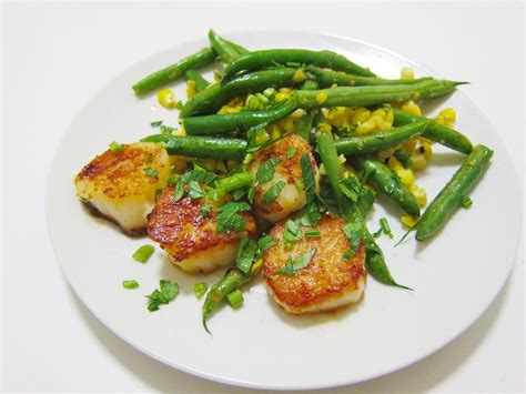herby scallops with easy green beans and corn