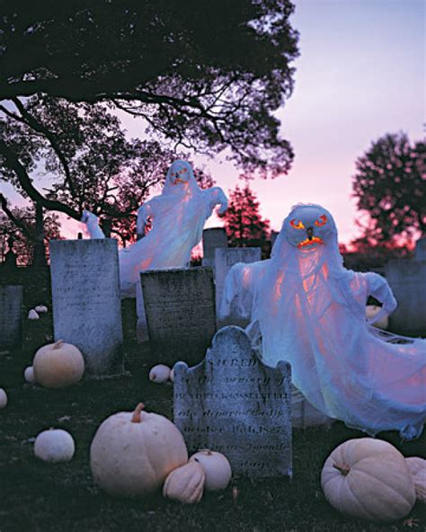 spooky ideas for outdoor halloween decoration