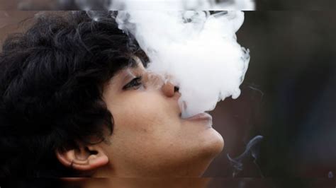 Texas Senate Votes To Raise Smoking Age To 21 Exempting Active