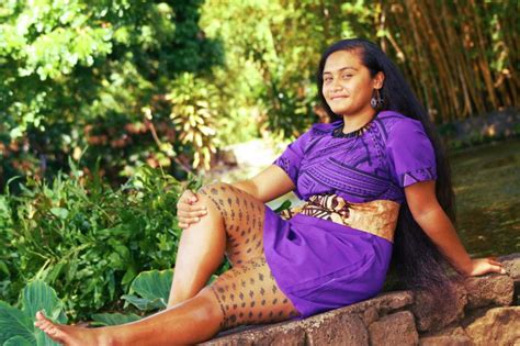 tapusalaia alo williams shows  traditional samoan female tattoo