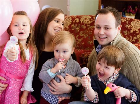 josh duggar cheating scandal wife anna duggar leaves arkansas home did she leave him