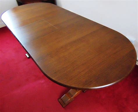 large oak oval extending dining table immaculate condition  seat