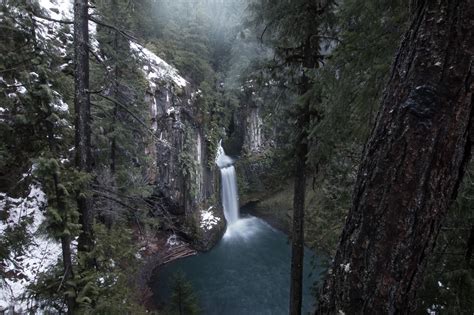 one of oregon s most famous waterfalls is calling your