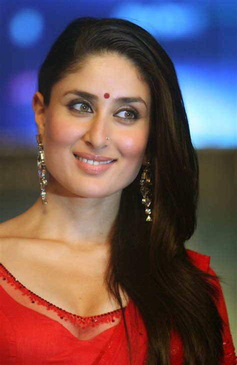 high quality bollywood celebrity pictures kareena kapoor super sexy skin show in red saree at