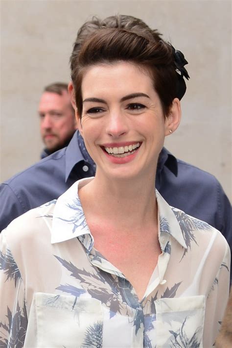 Hairstyle Ideas How Anne Hathaway S Growing Out Her Pixie