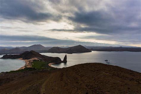 a luxury cruise to the galápagos islands combines