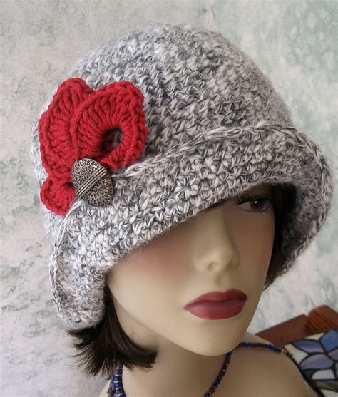 crochet hat pattern flapper style  brim petal trim
