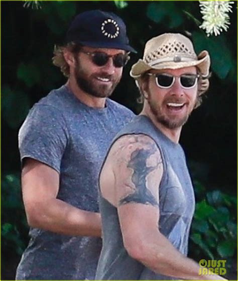 dax shepard shows off arm muscles during griffith park hike photo