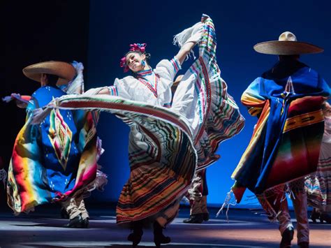 amalia hernandez  choreographer  spectacular folk ballet brought mexicos culture