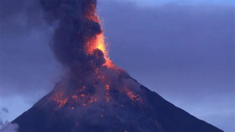 philippines  alert   volcano eruption  thousands flee
