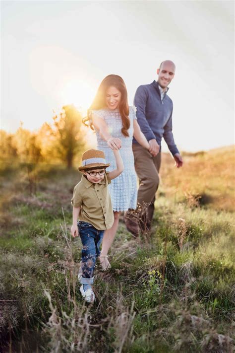 family photo outfit ideas spring summer anchored  elegance   family photo outfits