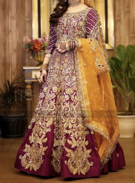 mehndi bride dress inspo pakistani bridal dresses bridal dresses dresses