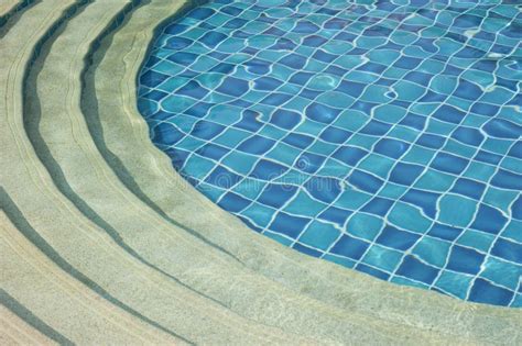blauw zwembad stock afbeelding image  zomer patronen