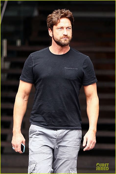gerard butler oozes major sex appeal with tight black t shirt photo 3087146 gerard butler