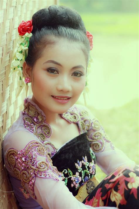 Sundanesse Girl Ethnic In West Java Indonesia Faces