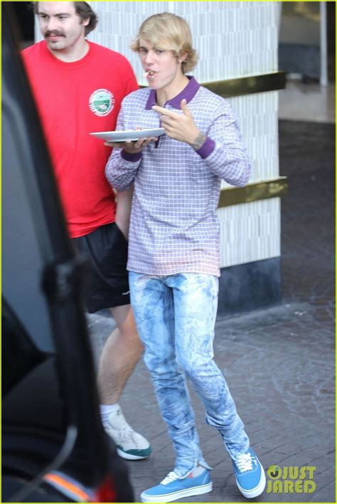 Justin Bieber Eats His Lunch On The Go On His Birthday