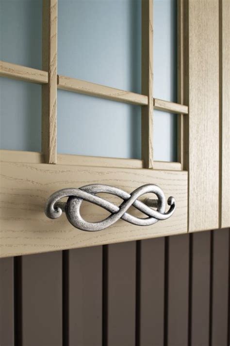 Una villetta a schiera di 150 mq suddivisa in due piani più enorme terrazzo . Maniglie - Arrex Le Cucine