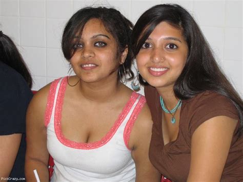 indian girls downblouse in college campus chuttiyappa