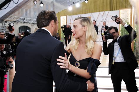 Margot Robbie Leo Dicaprio Hug And Flirt In Front Of Actress Husband